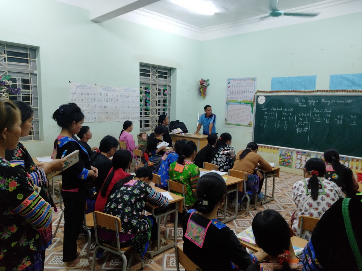 Ánh sáng từ lớp xóa mù chữ nơi cực Tây